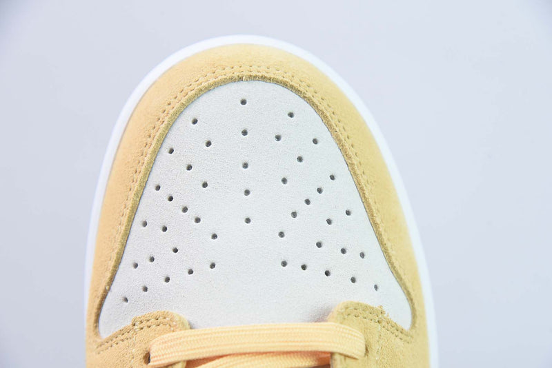 SB Dunk Low "GOLD SUEDE"